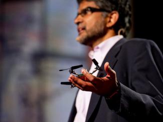 Vjay Kumar: Robots que vuelan... y cooperan